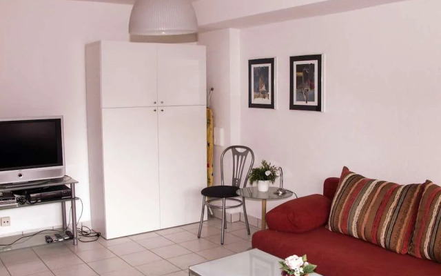 Tolstov-Hotels Big Room Apartment