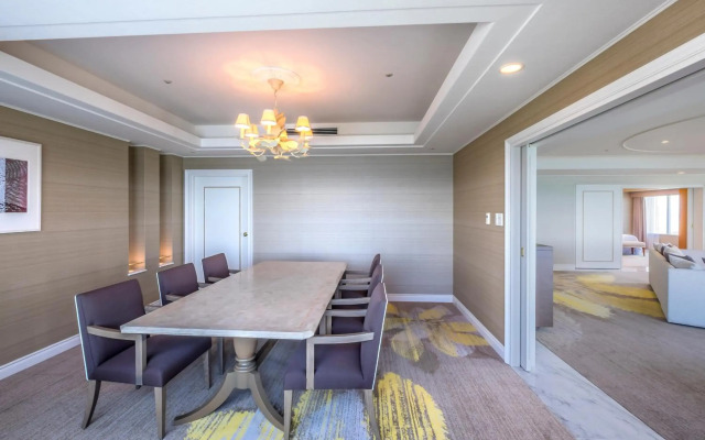 Phoenix Seagaia Ocean Tower