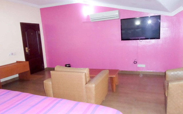 Le Real Hotel