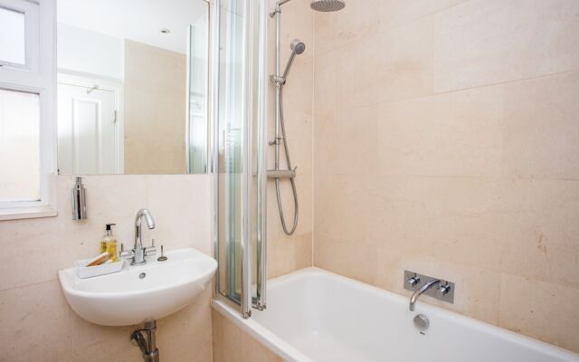 Wonderful 4 Bedroom Home In Kensal Rise
