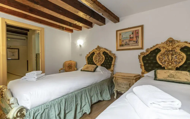 Gondola Luxury Apartment by Wonderful Italy