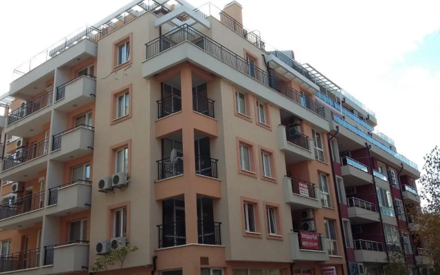 Zefira Apartments