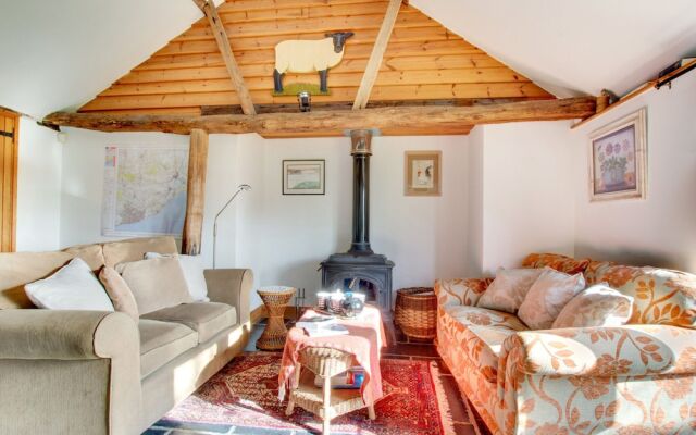 Superb Holiday Home in Broad Street Kent With Graden