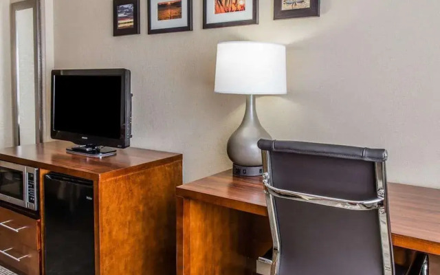 Comfort Inn & Suites