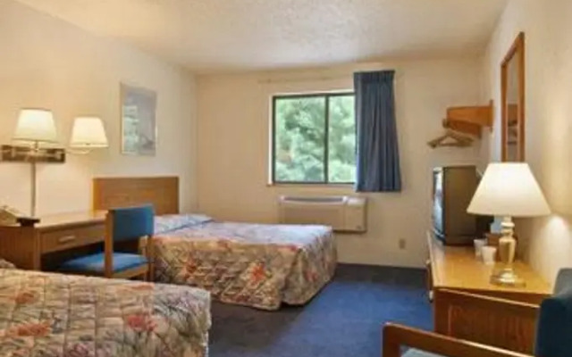 Super 8 Lewiston Auburn Area