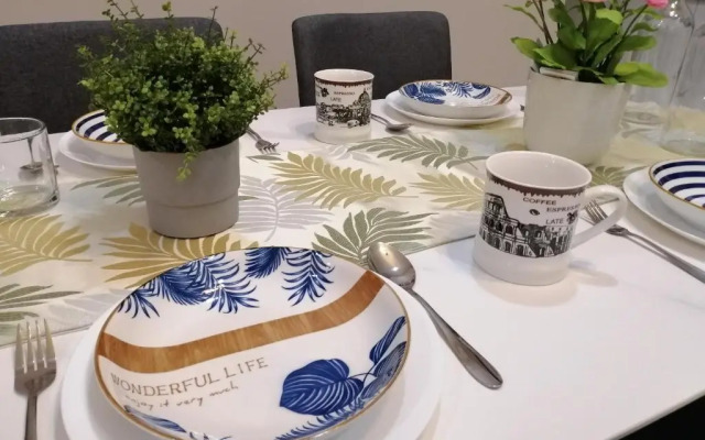 Lovely Mines Astetica Lake View Seri Kembangan 2BR