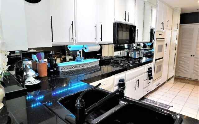 The Desert Pearl - Private Pool & Spa!