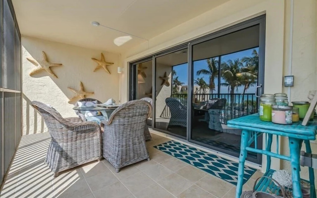 Sea Oats 232 2 Bedroom Condo by RedAwning