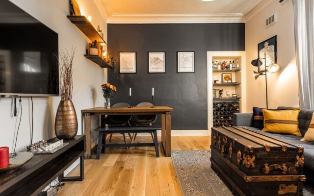 Modern and Jazzy 2 Bedroom House in Edinburgh