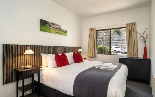 Lantern 1 Bedroom Balcony with car space and alpine view