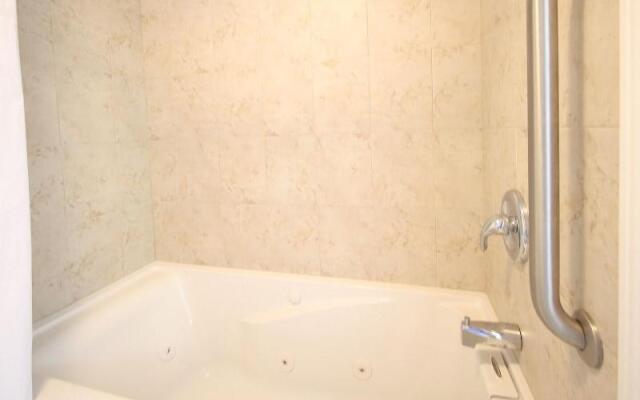 Colonial Inn in Harbor Springs