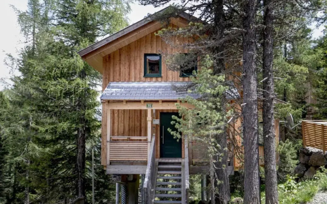 Lavish Chalet With Finnish Sauna