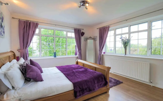 Inviting 7-bed House With sea Views in Hythe