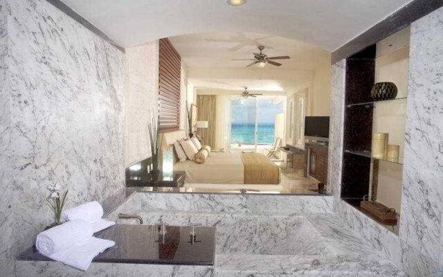 Unik Island Resort & Spa