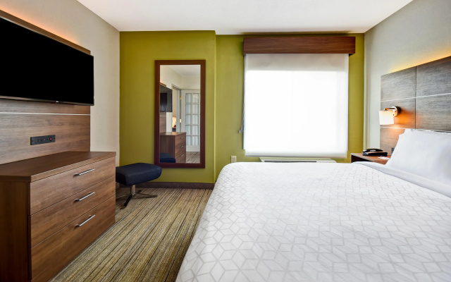 Holiday Inn Express Newport North - Middletown by IHG