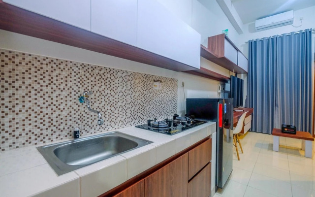 Homey and Comfort Living Studio Room at Dave Apartment