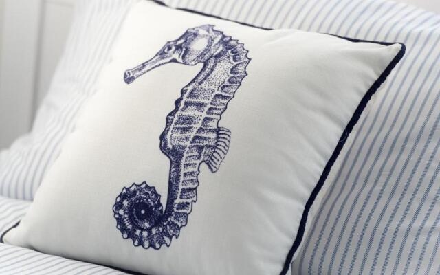 Bryn Rhosyn, 10 Cae Du