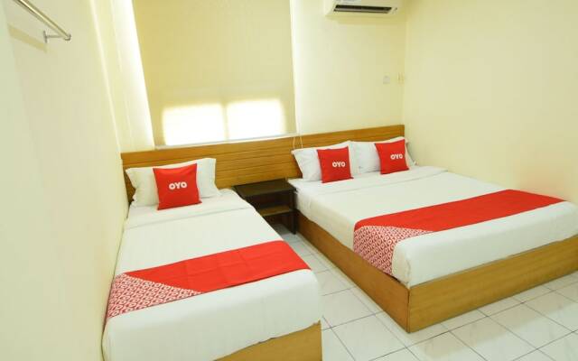 OYO 89627 Hotel Sarina