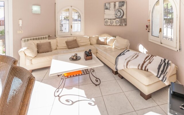 Fantastic Holiday Home With Private Pool in L'escala
