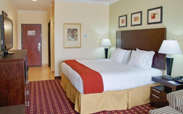 Holiday Inn Express Hotel & Suites Sealy, an IHG Hotel