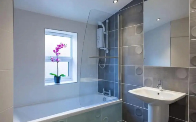 Charming Tower Bridge House