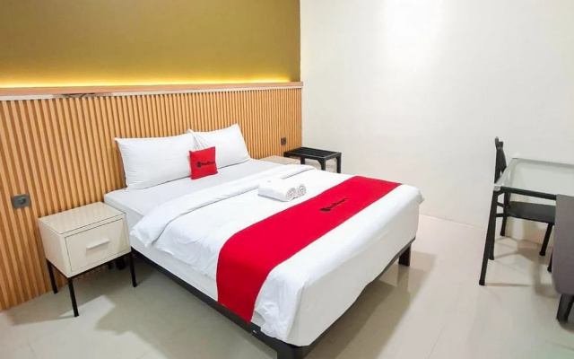 RedDoorz Plus Syariah at Lotus Residence – Guest Rooms – Padang