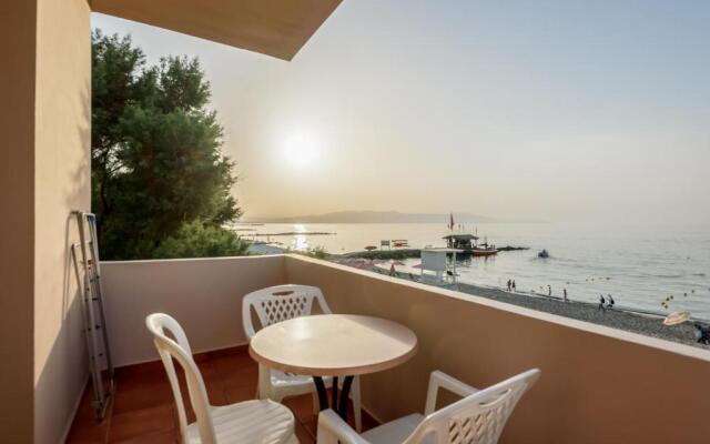 Studio5 30 metres from THE Sea 'NEW LISTING'