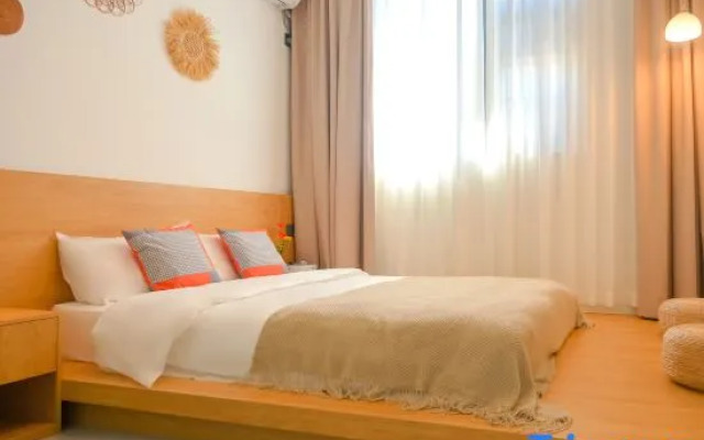 Xiangjian Shiguang Homestay (Luoqi Ancient City Cross Street Branch)