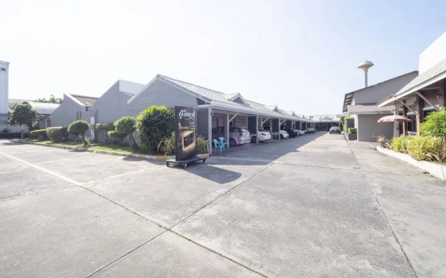 OYO 75382 Chonburi Hotel