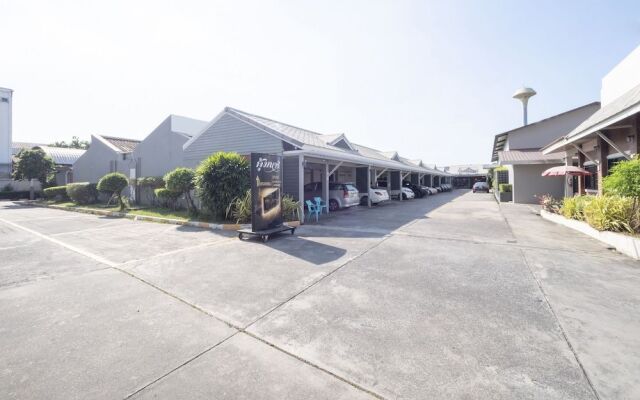 OYO 75382 Chonburi Hotel