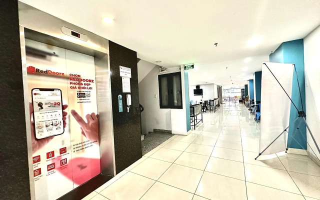 RedDoorz Plus near E-Town 2
