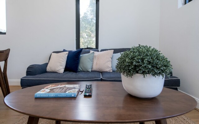 Relaxed 2 Bedroom Apartment Minutes From The Beach