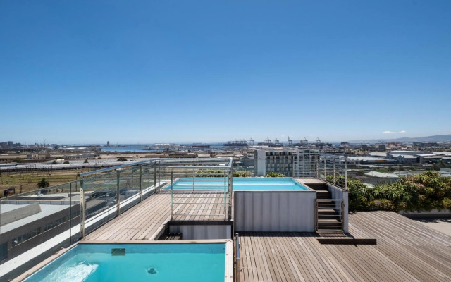 Modern Two Bedroom Unit, Mountain & Harbour Views