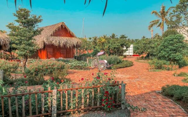 Rooster Mekong Garden & Villas
