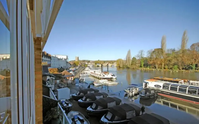 The Oars - Riverfront Property - From 300 Per Night