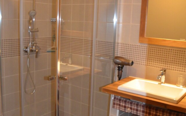 Cozy Chalet in Grand-Bornand with Garden Furniture