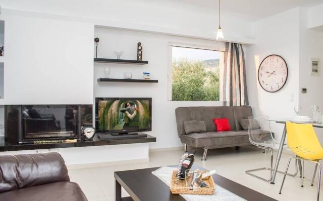 Nina's Villa, Cosy Seaview Retreat