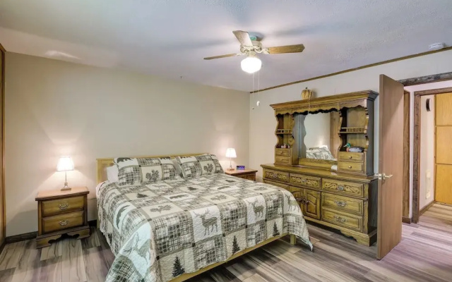 Step Into Nature! Gatlinburg Home w/ Rustic Charm