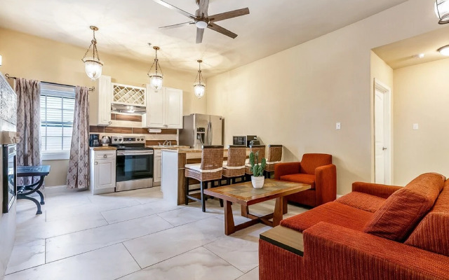 2BD Spacious condo Steps from ST Charles