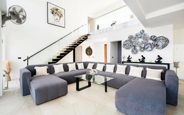 Luxury 5 Bedroom Modern Villa - KBR17