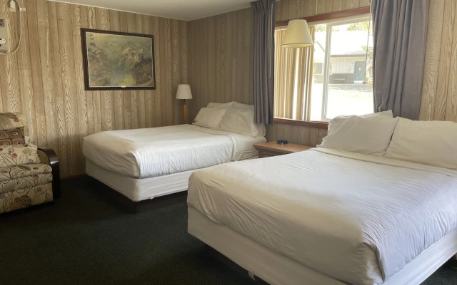 Saddle & Surrey Motel