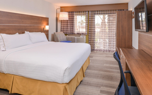 Holiday Inn Express Palm-Desert by IHG