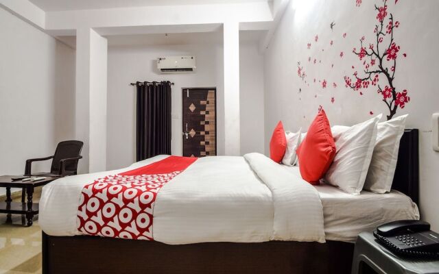 OYO 18738 Hotel Saniya