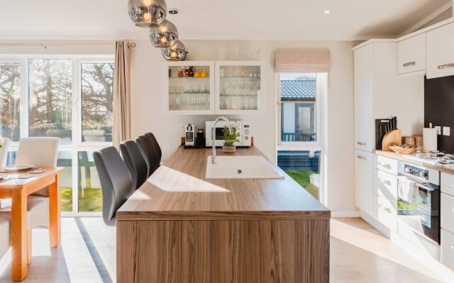 St Helens - Lodge - Sleeps 4 - Pets Allowed - Pool