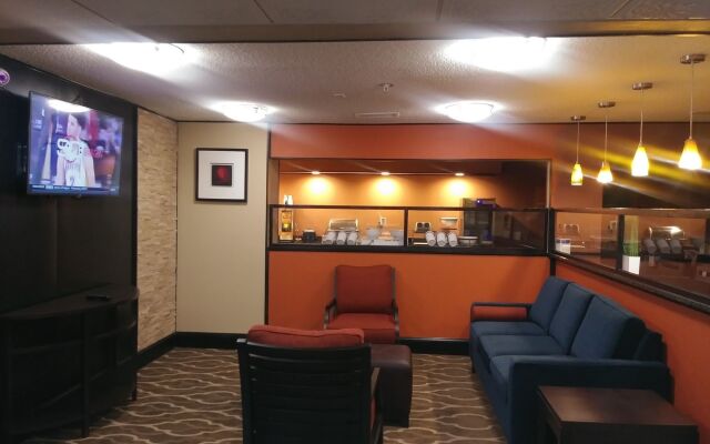 Comfort Inn & Suites Macon North I-75