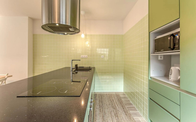 Travel and Live Apartments