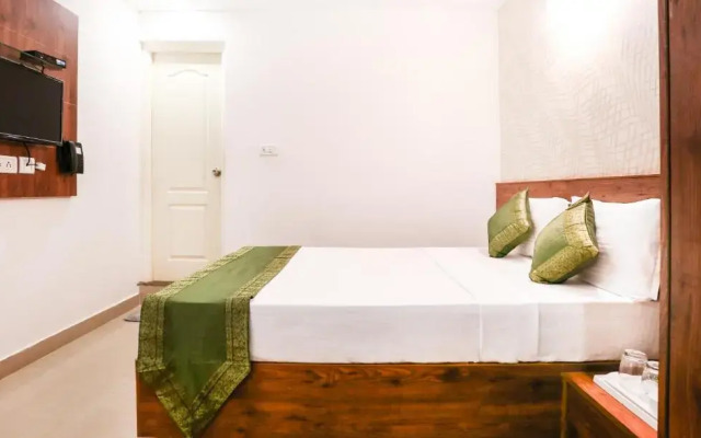 OYO 14163 Comforts Inn