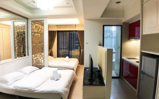 Q square Garden Apartment 13