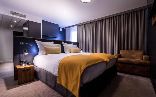 Best Western Plus Suitcase Paris La Defense