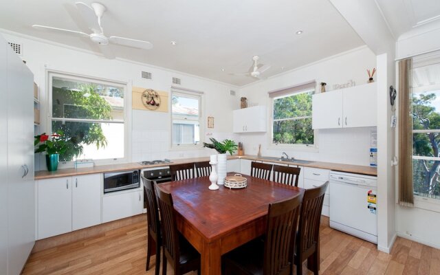 Bagnalls Beach House, 3 Burbong Street